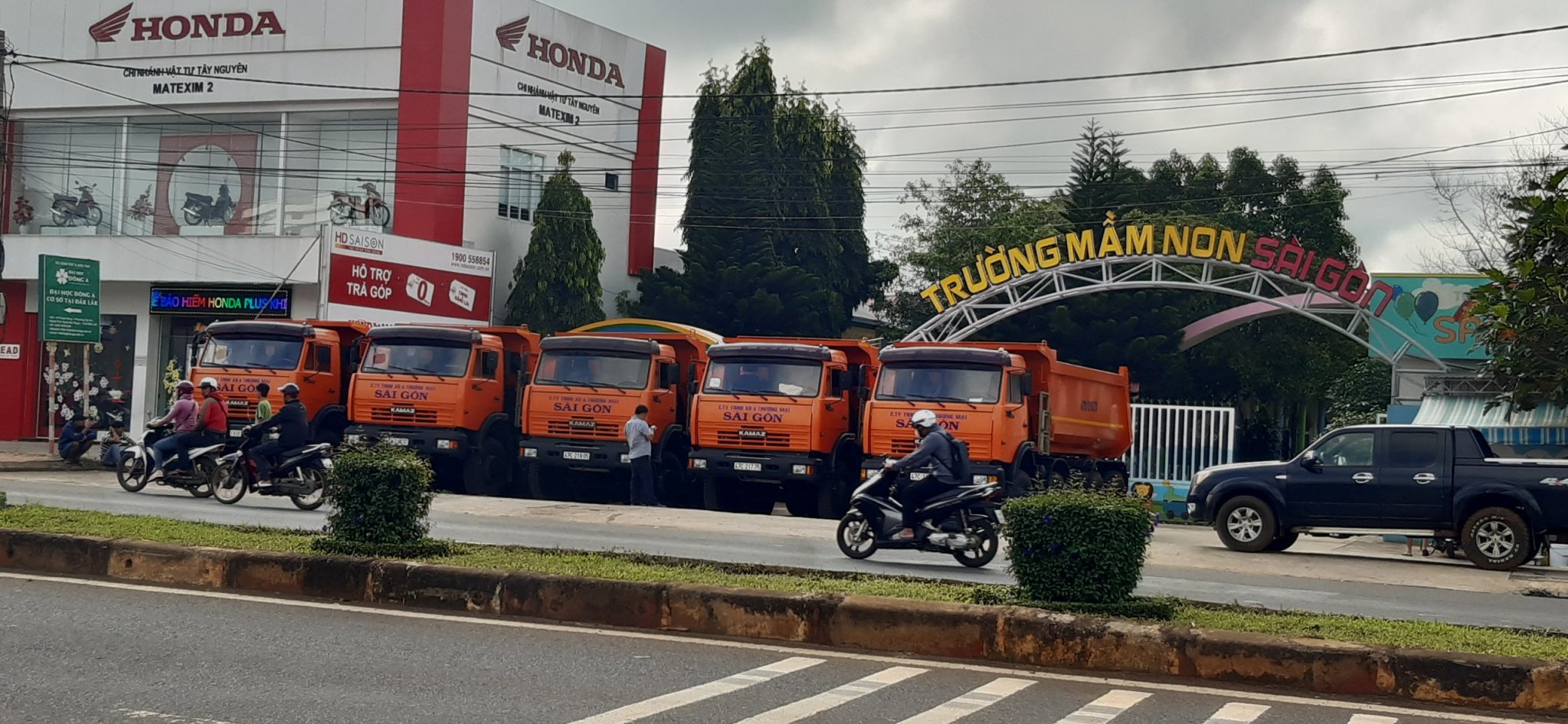 KAMAZ ĐĂK LĂK BÀN GIAO 05 XE BEN 6540 CHO KHÁCH HÀNG
