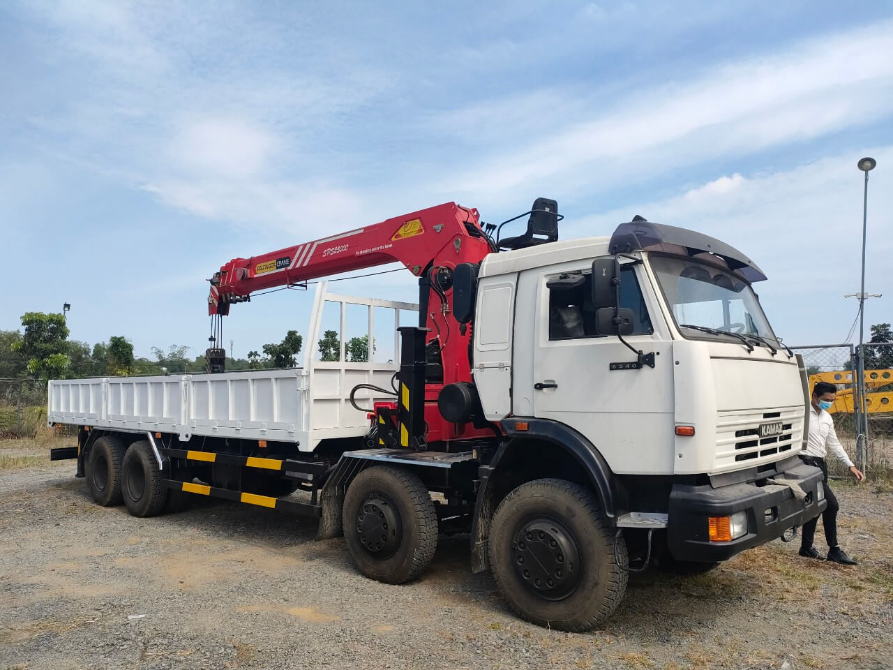 xe-kamaz-6540-8x4-gan-cau-10t-palfinger