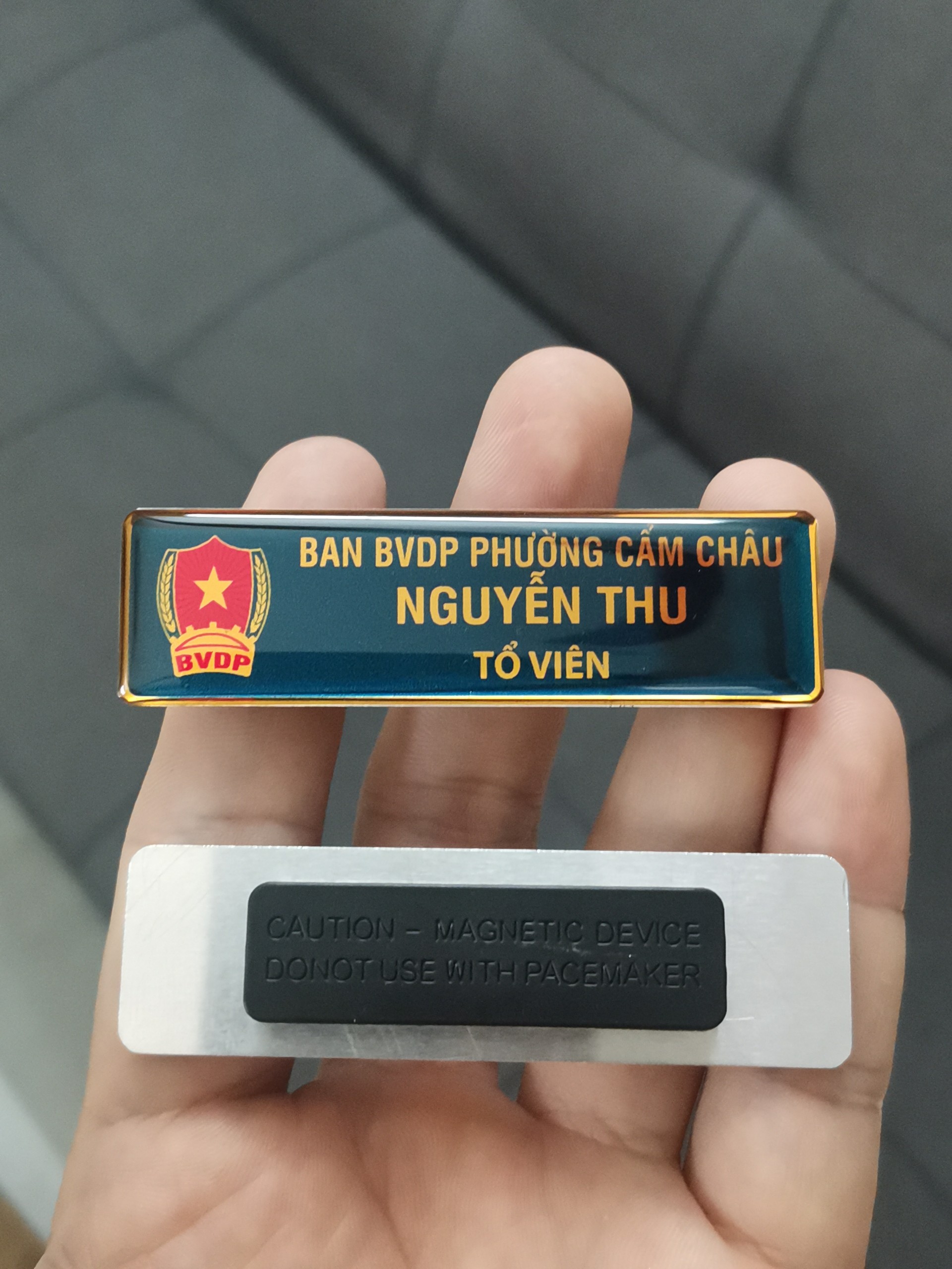 bảng tên nhân viên