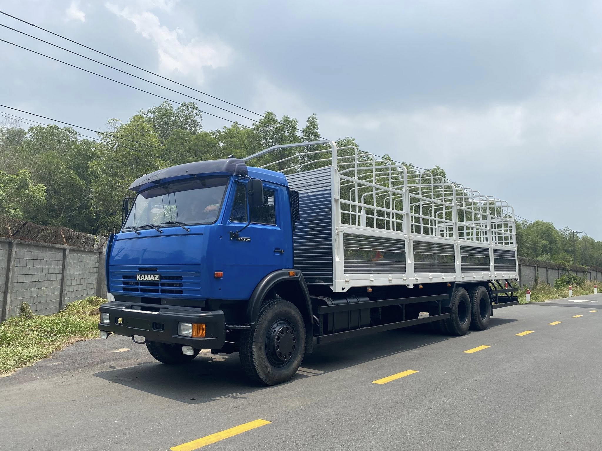 mua xe tải kamaz trả góp