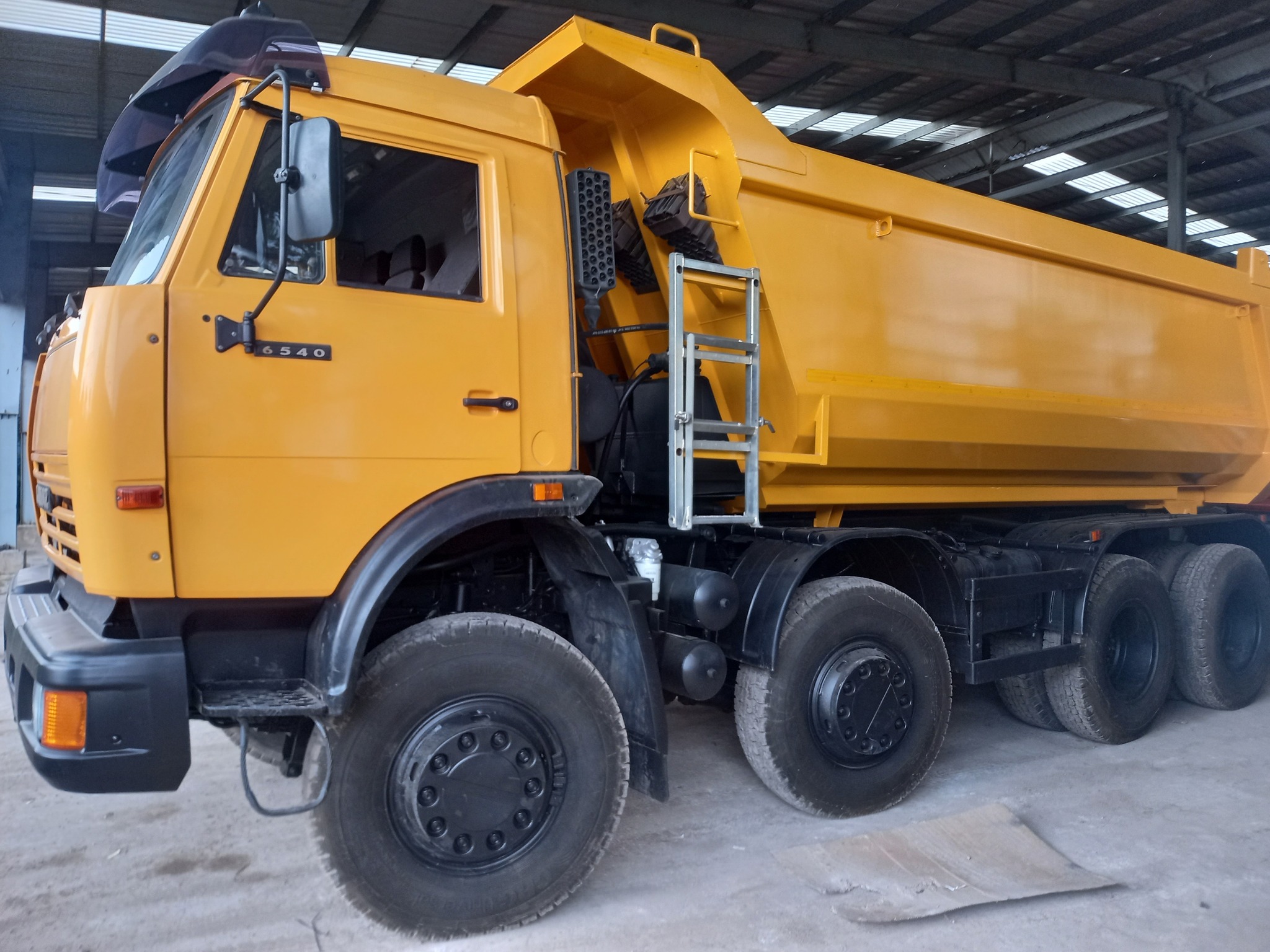 xe ben kamaz 4 chân